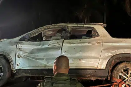 A caminhonete Fiat Toro é o veículo em que estavam os quatro homens, mas nenhum corpo foi localizado até o momento.