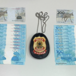 Policiais Federais acompanharam a entrega de duas correspondências à mesma destinatária.
