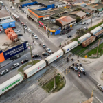 Considerada a maior obra da história do município, a intervenção busca eliminar um gargalo crônico causado pelas manobras de trens que atendem o Porto de Paranaguá.