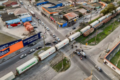 Considerada a maior obra da história do município, a intervenção busca eliminar um gargalo crônico causado pelas manobras de trens que atendem o Porto de Paranaguá.