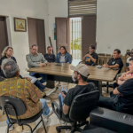 O encontro discutiu itens importantes, como a eleição para a presidência da associação e a retomada do desfile com as escolas de samba. 