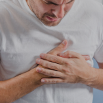 O consumo excessivo de energéticos e o uso irregular de medicamentos como a tadalafila, associado ao sedentarismo e má alimentação.