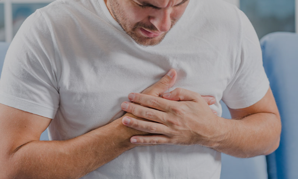O consumo excessivo de energéticos e o uso irregular de medicamentos como a tadalafila, associado ao sedentarismo e má alimentação.
