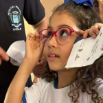 A ação integra o Programa Bons Olhos Paraná, que tem como objetivo garantir melhores condições de aprendizagem e qualidade de vida para crianças e adolescentes.
