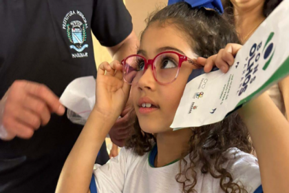 A ação integra o Programa Bons Olhos Paraná, que tem como objetivo garantir melhores condições de aprendizagem e qualidade de vida para crianças e adolescentes.