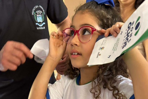A ação integra o Programa Bons Olhos Paraná, que tem como objetivo garantir melhores condições de aprendizagem e qualidade de vida para crianças e adolescentes.