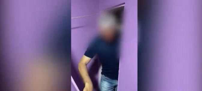 Os agentes montaram um cerco após receberem informações sobre a presença do suspeito na residência.
