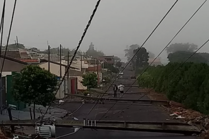 Na manhã desta quarta (24), 12 mil propriedades permaneciam sem luz.
