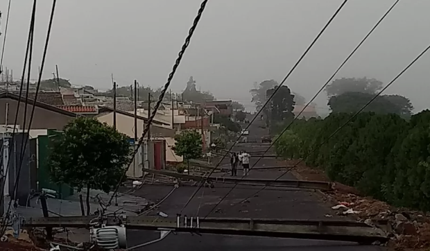 Na manhã desta quarta (24), 12 mil propriedades permaneciam sem luz.