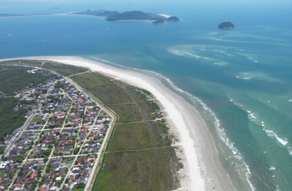 A lista deste ano contemplou destinos de 11 países, sendo uma delas a Praia de Pontal do Sul.