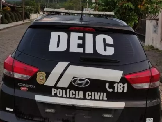 O homem tinha contra si um mandado de prisão preventiva expedido pelo Tribunal de Justiça do Paraná.
