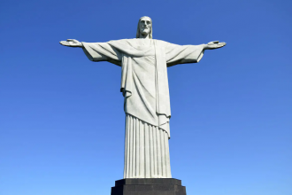 A presença da Padroeira do Paraná é inédita e carrega consigo a devoção à Mãe do Rocio para um dos maiores cartões-postais do Brasil.