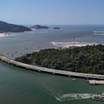 São duplicações de rodovias, novas pontes, revitalização de orlas e pavimentação de vias urbanas que projetam o Litoral para o futuro.