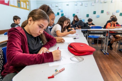A primeira etapa acontece de 1º a 15 de outubro e inclui a rematrícula de estudantes .