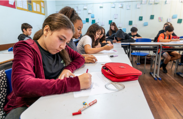 A primeira etapa acontece de 1º a 15 de outubro e inclui a rematrícula de estudantes .