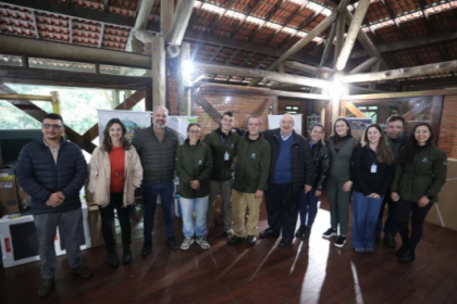 O Governo do Paraná entregou equipamentos para modernizar três Unidades de Conservação do litoral, com investimento de R$ 774 mil.