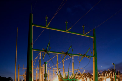 Moradores das regiões relataram a interrupção no fornecimento de energia elétrica.