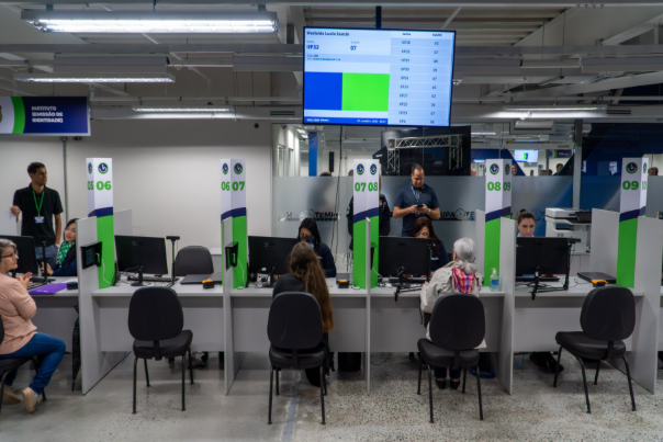 Entre os serviços oferecidos estão o cadastro e encaminhamento para vagas no mercado de trabalho e a pré-inscrição para cursos de qualificação.