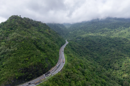 Além das rodovias, a EPR também está recuperando passarelas na PR-407, em Paranaguá.