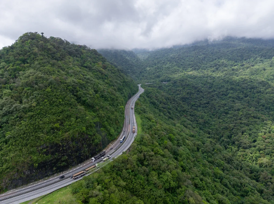 Além das rodovias, a EPR também está recuperando passarelas na PR-407, em Paranaguá.
